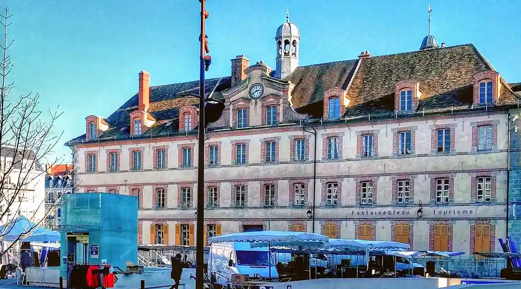 découvrez le marché nocturne de fontainebleau, un événement enchanteur où les artisans locaux révèlent leurs créations. profitez de l'ambiance conviviale, des produits frais et des animations culturelles sous les étoiles. ne manquez pas cette expérience unique dans un cadre pittoresque!