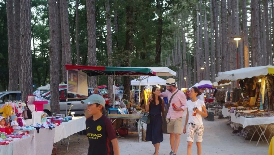 NIGHTMARKET : Plongée au cœur de l&rsquo;envoûtement des marchés nocturnes chinois à Paris