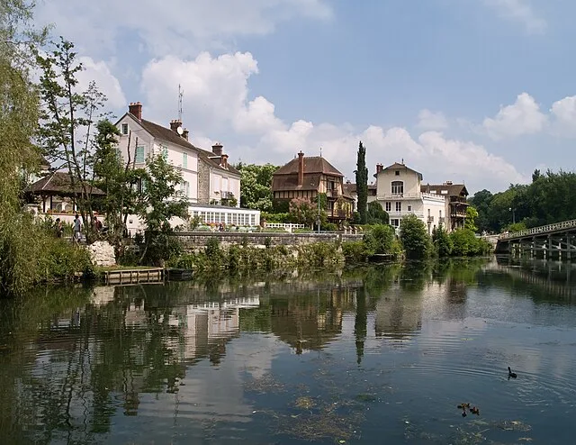 découvrez l'histoire fascinante et la culture riche de samois-sur-seine, un charmant village français. explorez ses traditions, ses événements culturels et l'héritage artistique qui font de cet endroit une destination unique au cœur de la seine-et-marne.