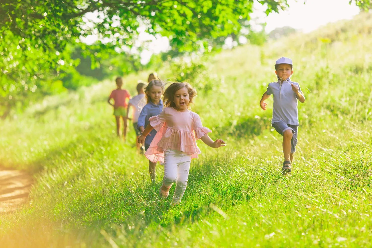 découvrez les multiples bienfaits de la nature sur le bien-être physique et mental. explorez comment les environnements naturels améliorent votre santé, réduisent le stress et favorisent une meilleure qualité de vie. plongez dans les avantages insoupçonnés des promenades en pleine nature et apprenez comment intégrer ces expériences apaisantes dans votre quotidien.