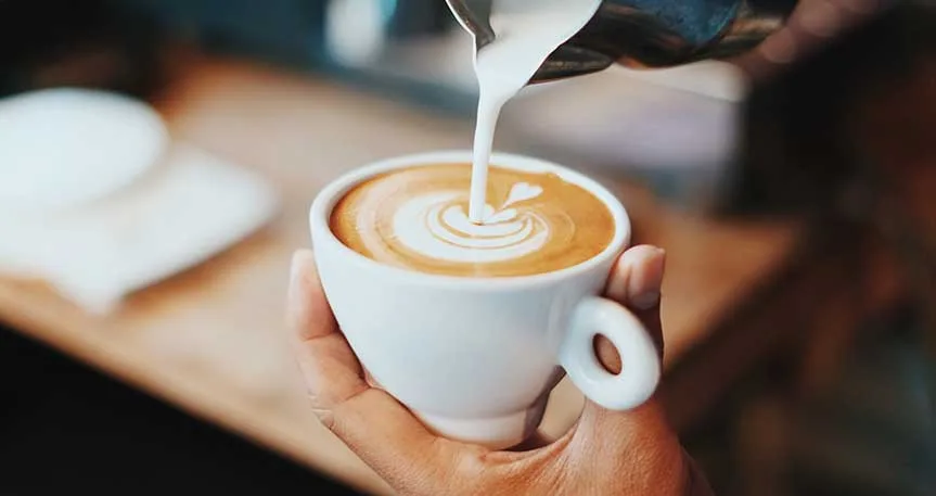 découvrez l'univers fascinant du café : ses origines riches et variées, ses multiples bienfaits pour la santé, et les meilleures méthodes de préparation pour savourer pleinement cette boisson emblématique. plongez dans les secrets du café et apprenez à l'apprécier sous toutes ses formes.