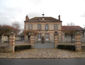 découvrez fleury-en-bière, un charmant village français riche en histoire et en attraits. explorez son patrimoine culturel, ses paysages pittoresques et ses activités locales qui font de cet endroit une destination idéale pour les amateurs de nature et d'histoire.