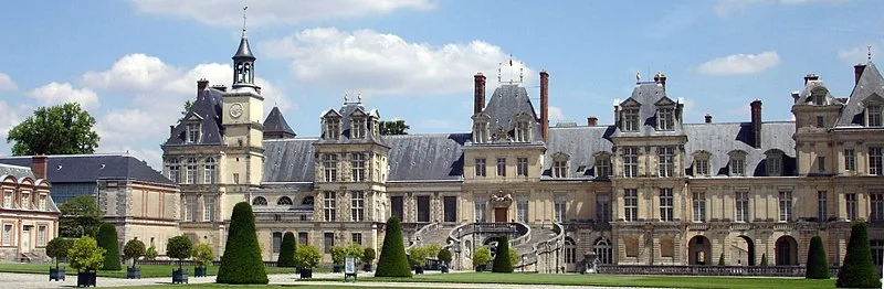 découvrez fontainebleau, une charmante commune française renommée pour son château classé au patrimoine mondial de l'unesco, ses vastes forêts et ses paysages enchanteurs. explorez son histoire fascinante, ses lieux culturels et ses activités de plein air, tout en profitant d'une atmosphère authentique et accueillante.