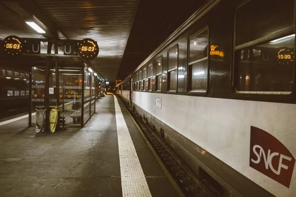 découvrez la ligne nocturne de la gare de lyon, votre solution de transport pratique et sécurisée pour explorer paris après la tombée de la nuit. profitez d'un accès facile aux attractions nocturnes et à la vie vibrante de la ville.