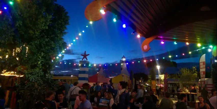 découvrez les marchés nocturnes chinois à paris, une immersion dans la culture asiatique au cœur de la ville lumière. profitez de délicieuses spécialités culinaires, de souvenirs authentiques et d'une ambiance festive unique. ne manquez pas cette expérience inoubliable !