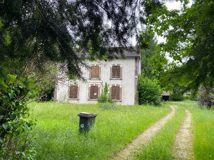 découvrez l'actualité sur l'opposition au projet de gare à fontainebleau. analysez les enjeux et les perspectives de ce projet controversé qui suscite des débats au sein de la communauté locale.