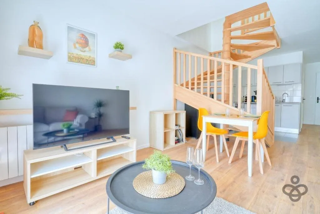 découvrez comment réguler efficacement vos fêtes à la maison avec les conseils d'insead. apprenez à organiser des événements mémorables tout en respectant l'harmonie de votre espace, pour des célébrations réussies et bien orchestrées.