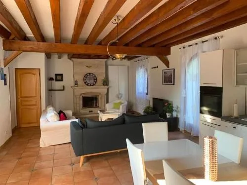 découvrez vulaines-sur-seine, charmante commune située en bord de seine, qui offre un cadre de vie paisible entre nature et patrimoine. explorez ses parcs, ses sentiers de randonnée et ses activités culturelles tout en profitant d'une atmosphère conviviale et d'un accès facile à paris.