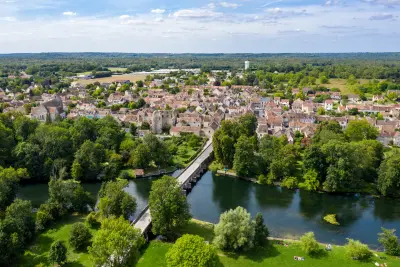 découvrez vulaines-sur-seine, une charmante commune située en bord de seine, qui allie nature verdoyante et patrimoine historique. profitez de ses paysages enchanteurs, de ses activités de plein air et de son atmosphère paisible, idéale pour les promenades en famille ou entre amis.