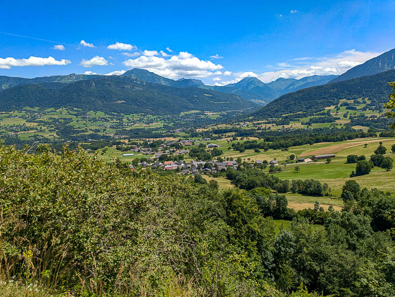 découvrez des sentiers nature exceptionnels qui vous plongeront au cœur de la faune et de la flore. parfaits pour les randonnées en famille ou entre amis, explorez des paysages époustouflants et ressentez la sérénité de la nature.