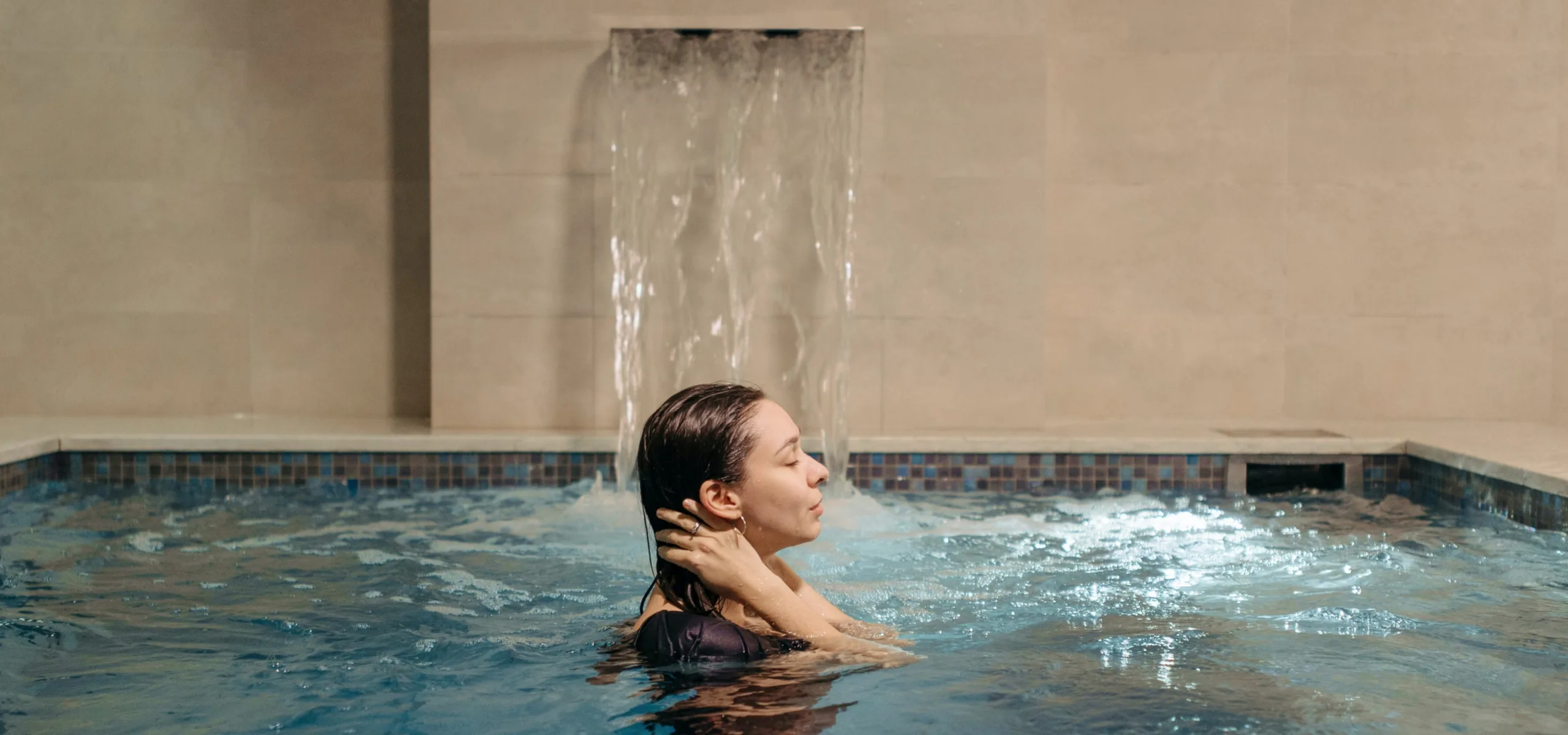 découvrez l'univers apaisant de notre spa bien-être, un havre de paix dédié à votre détente et revitalisation. profitez de soins relaxants, de massages relaxants et d'installations modernes pour une expérience de bien-être inoubliable.