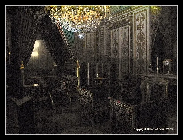 découvrez la nuit des musées au château de fontainebleau, une expérience unique où l'histoire prend vie. explorez les salles majestueuses du château illuminé, participez à des visites guidées, des performances artistiques et plongez dans la richesse culturelle de ce monument emblématique. ne manquez pas cette occasion magique de redécouvrir le patrimoine dans une ambiance féerique.