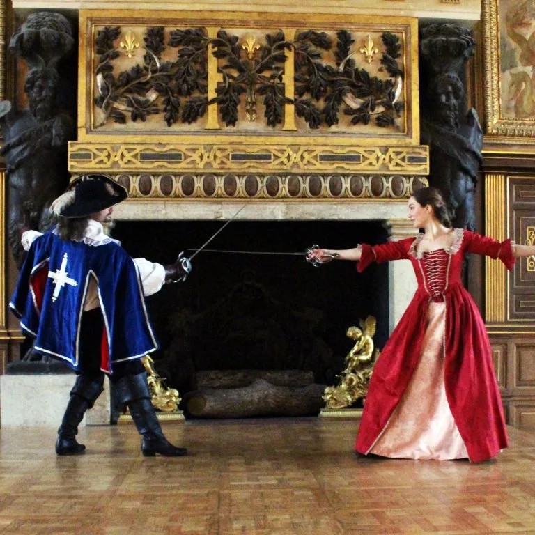 découvrez les festivités de noël à fontainebleau, un enchantement pour toute la famille ! plongez dans la magie des illuminations, des marchés artisanaux, et des animations variées qui nous plongent dans l'esprit des fêtes. ne manquez pas ces moments inoubliables au cœur d'une ville chargée d'histoire.