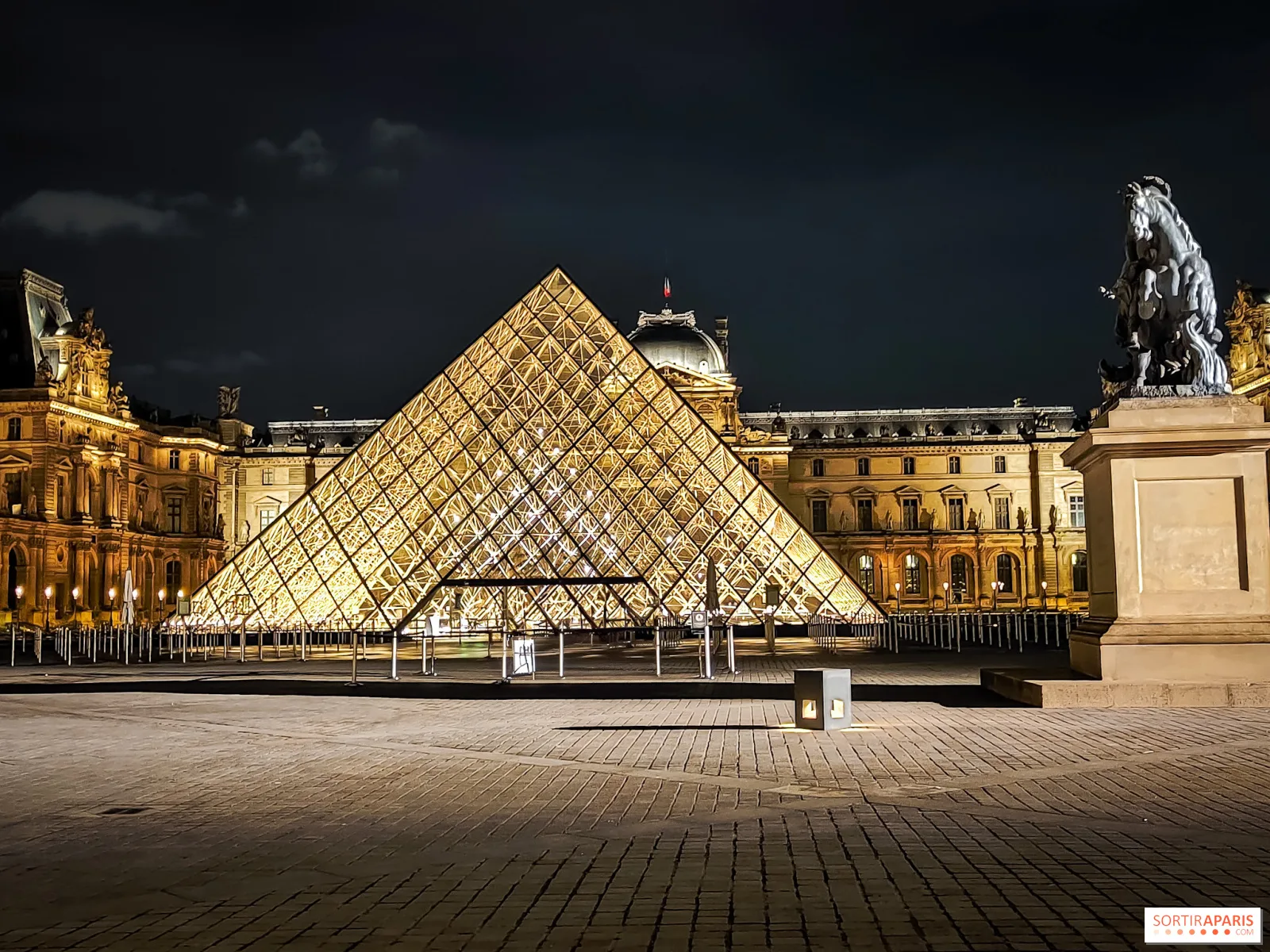 découvrez la nuit des musées 2025 : une soirée exceptionnelle où les musées ouvrent leurs portes jusqu'à tard dans la nuit. profitez d'expositions uniques, d'animations culturelles et d'activités gratuites pour toute la famille. ne manquez pas cette occasion de redécouvrir l'art et l'histoire dans une ambiance festive et dynamique!