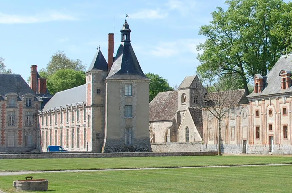découvrez une expérience inoubliable lors de votre nuit au château de fleury-en-bière. profitez du charme d'un hébergement historique entouré de paysages verdoyants. parfait pour une escapade romantique ou un séjour en famille, ce lieu enchanteur vous promet détente et émerveillement.