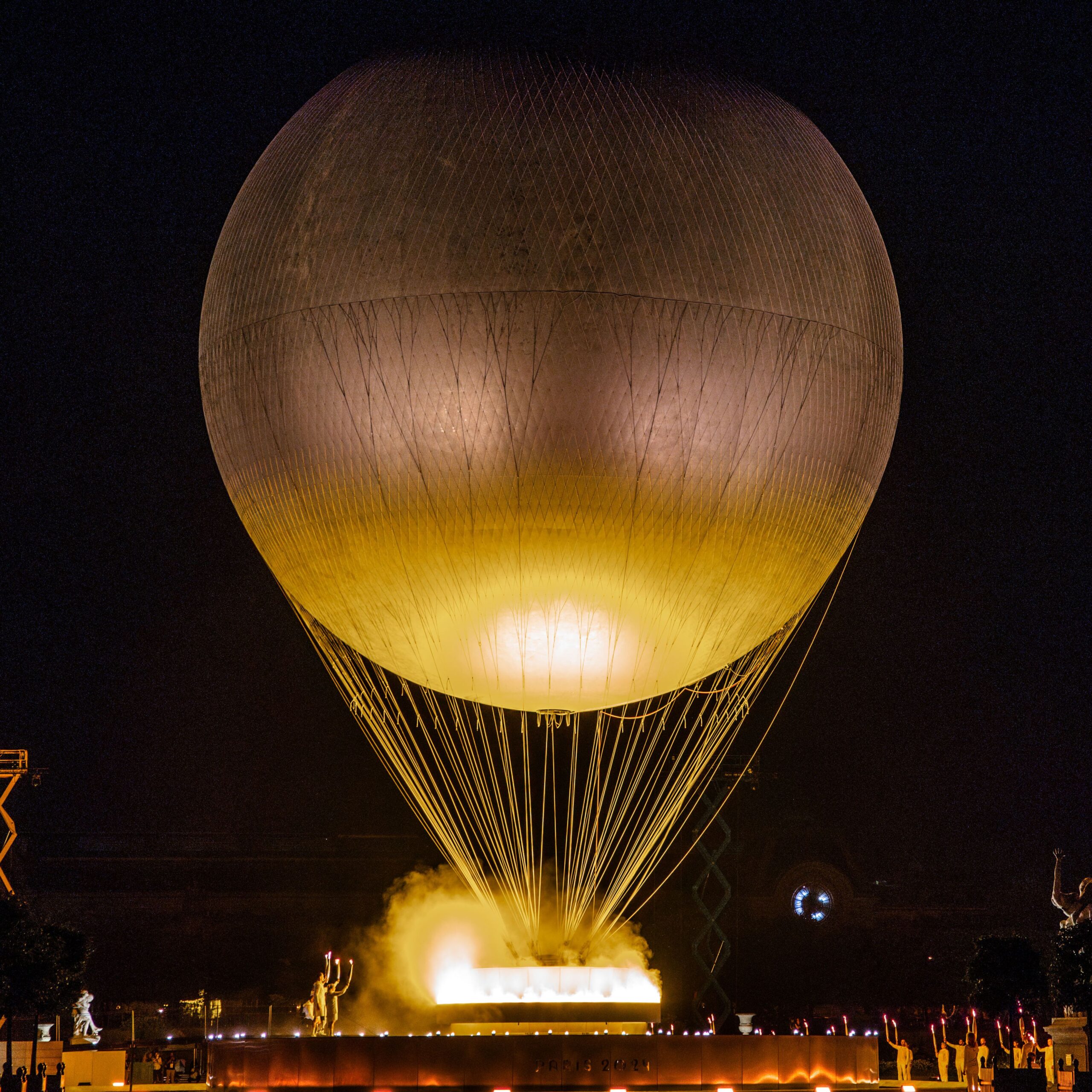 découvrez la vasque olympique de paris, symbole emblématique des jeux olympiques, où l'histoire rencontre l'esprit sportif. admirez son design unique et son rôle central dans les célébrations des jo de paris 2024.