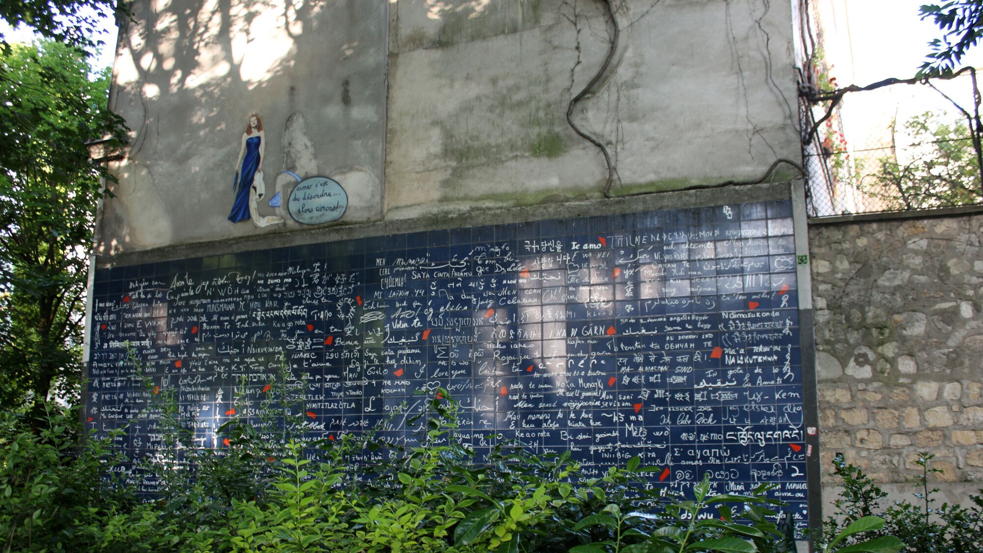 découvrez les expositions plein air à paris, un mélange fascinant d'art contemporain et de patrimoine, à travers des installations uniques et des sculptures en plein cœur de la capitale française. profitez d'une expérience culturelle inoubliable tout en flânant dans les célèbres parcs et places de la ville.