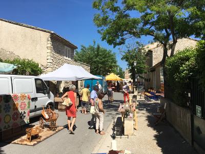 participez à la broc'rentrée de coulommiers ! découvrez bonnes affaires, objets rares et ambiance conviviale lors de cet événement incontournable pour tous les passionnés de brocante.