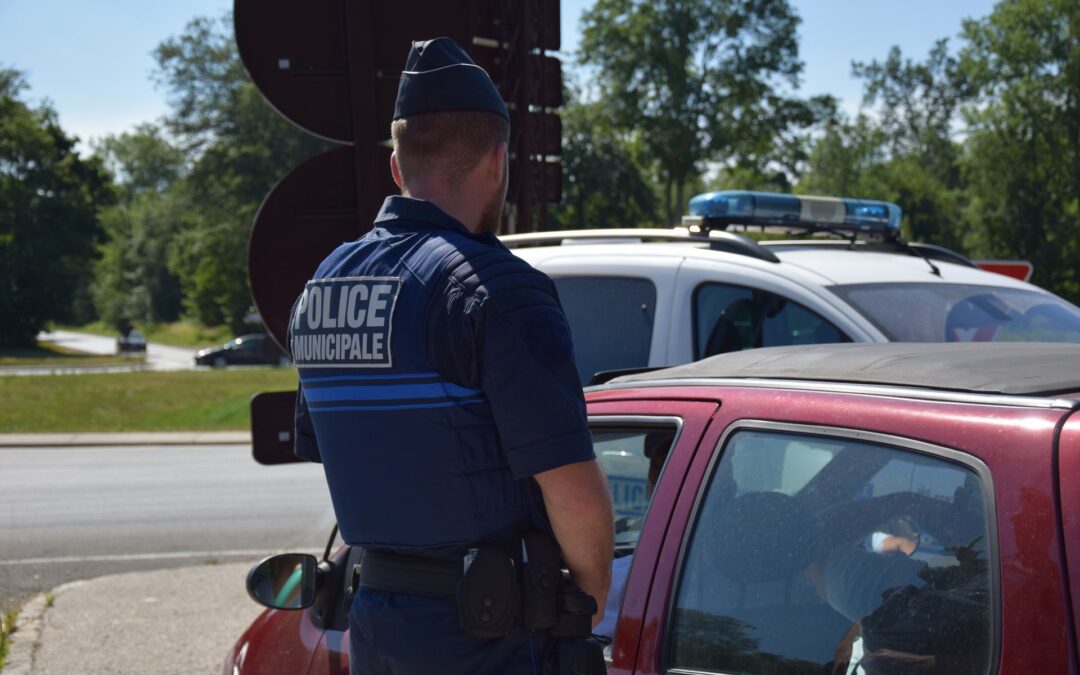 découvrez la police fontainebleau : une typographie élégante qui allie tradition et technologie moderne, idéale pour tous vos projets innovants de communication visuelle.