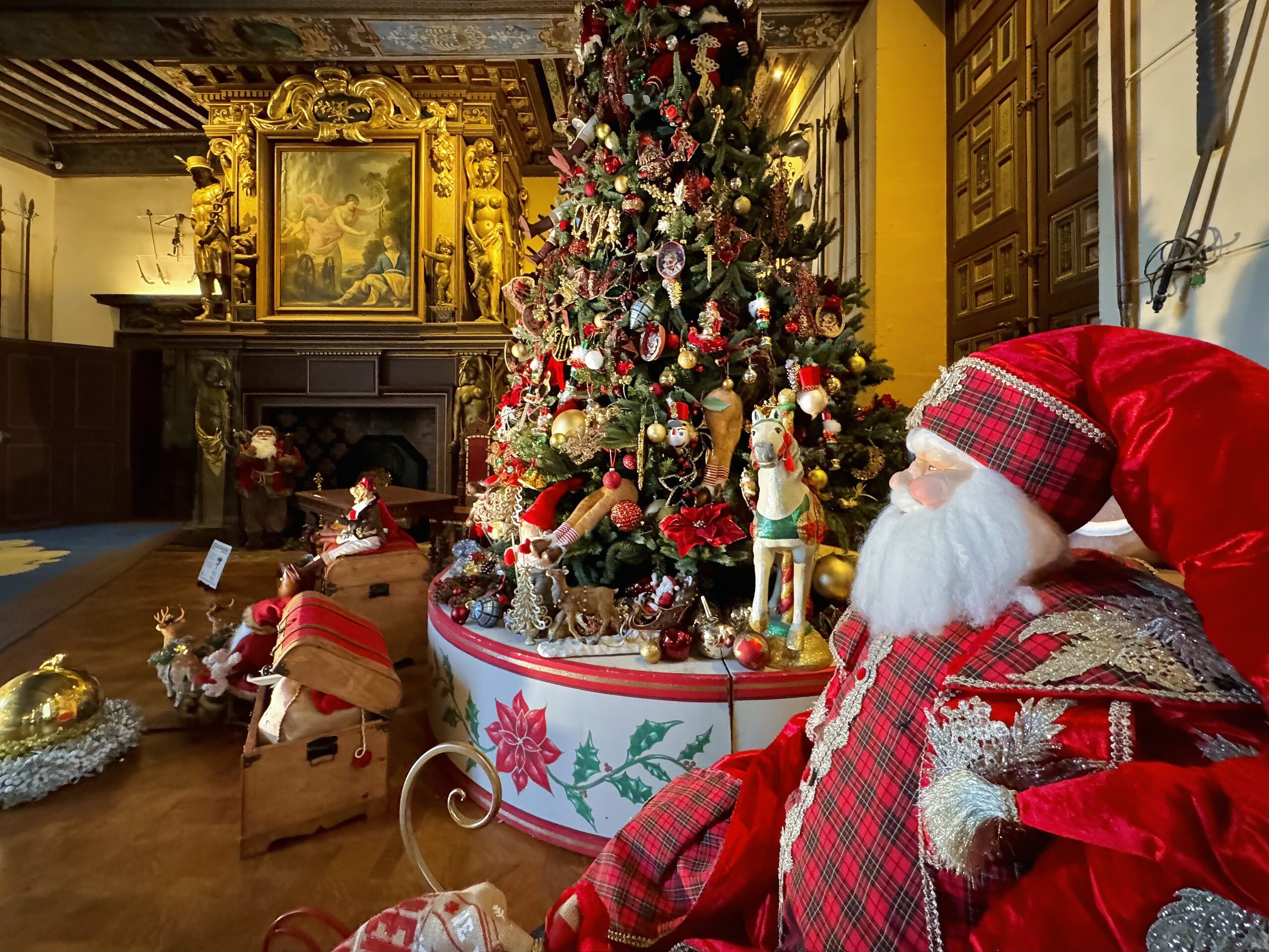 découvrez la magie de noël 2025-2026 dans les plus beaux châteaux autour de paris : illuminations féériques, animations pour toute la famille et expériences inoubliables pour des fêtes extraordinaires !