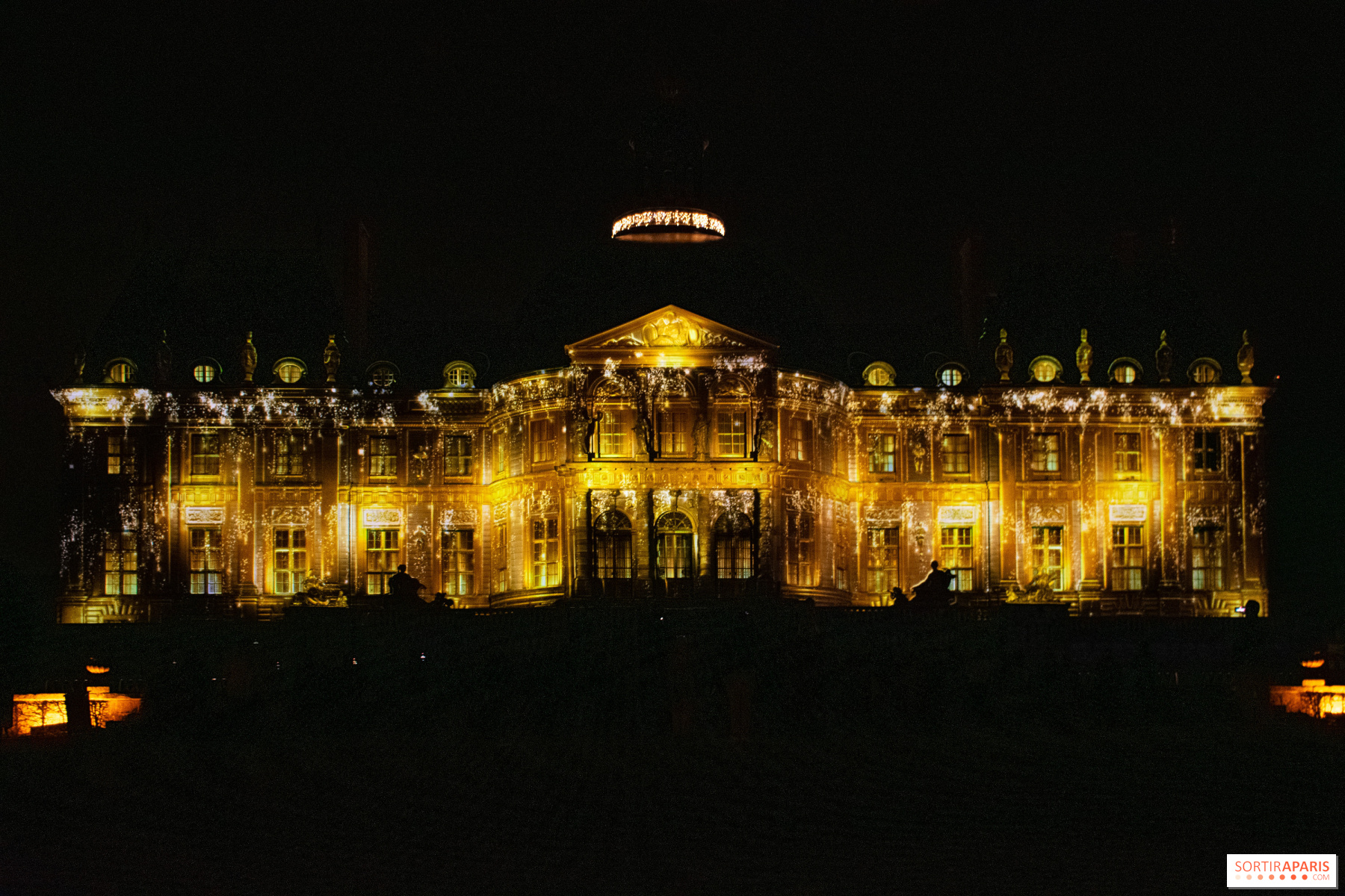 découvrez la magie de noël 2025-2026 dans les plus beaux châteaux autour de paris : illuminations féeriques, animations pour toute la famille et ambiance festive inoubliable au cœur de monuments historiques.