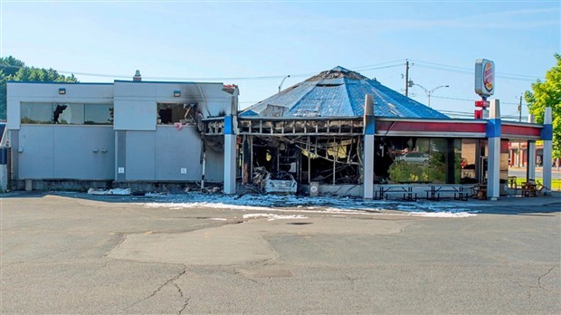 un incendie s'est déclaré au burger king de vaux-le-pénil, provoquant l'intervention des pompiers et la fermeture temporaire du restaurant.