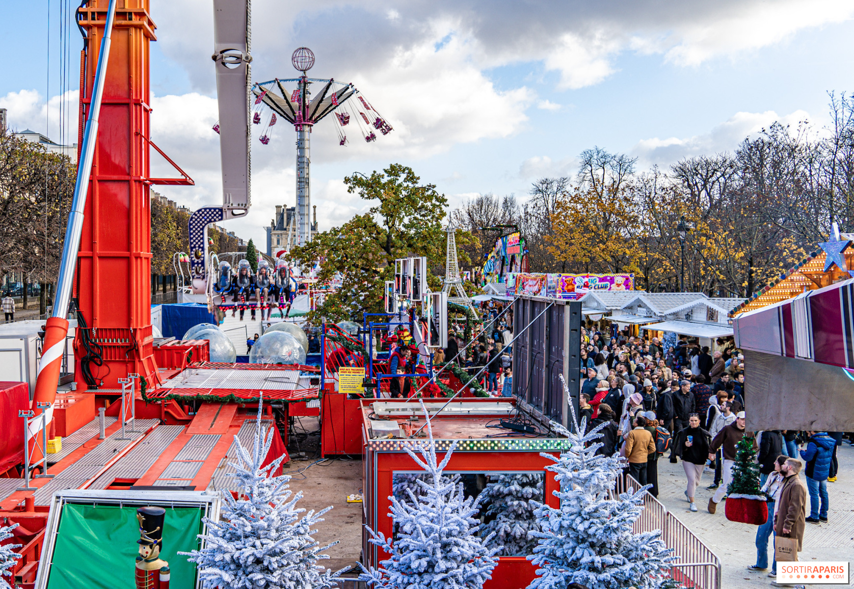 découvrez les meilleures promenades de noël à paris pour la saison 2025-2026 et plongez dans la magie des fêtes avec illuminations, marchés traditionnels et ambiance festive inoubliable.