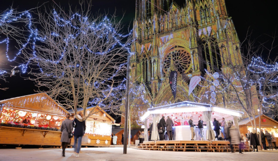 découvrez les plus belles promenades de noël à paris pour la saison 2025-2026, entre illuminations féériques, marchés traditionnels et atmosphère magique.