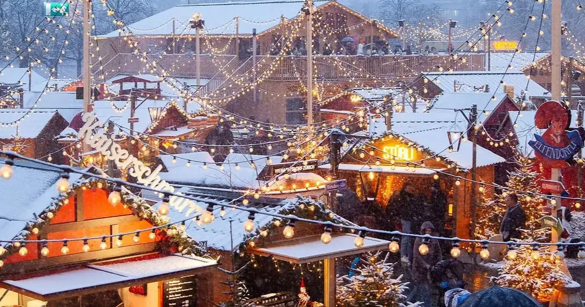 découvrez les meilleures promenades de noël à paris pour 2025-2026, entre marchés festifs, illuminations magiques et activités familiales incontournables.