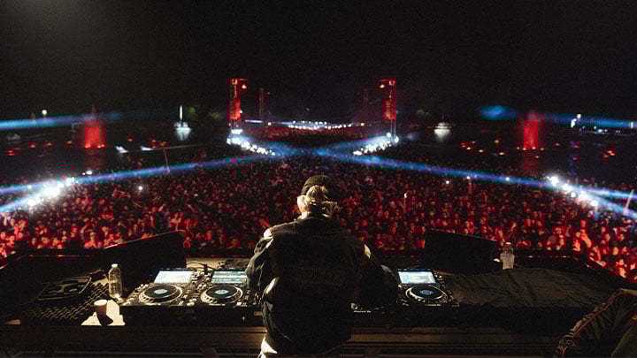 vivez une soirée électro inoubliable dans un château près de paris, alliant musique tendance et cadre historique unique pour une expérience exclusive.