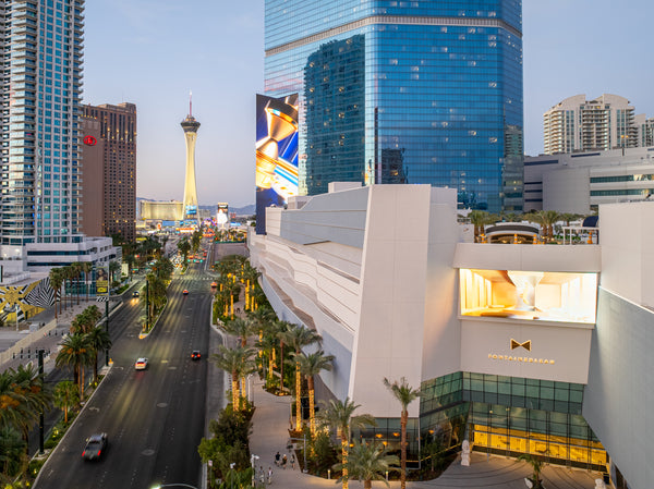 découvrez les nuits de luxe à fontainebleau las vegas, un hôtel emblématique offrant des expériences exclusives, des suites élégantes et un divertissement haut de gamme au cœur du strip.