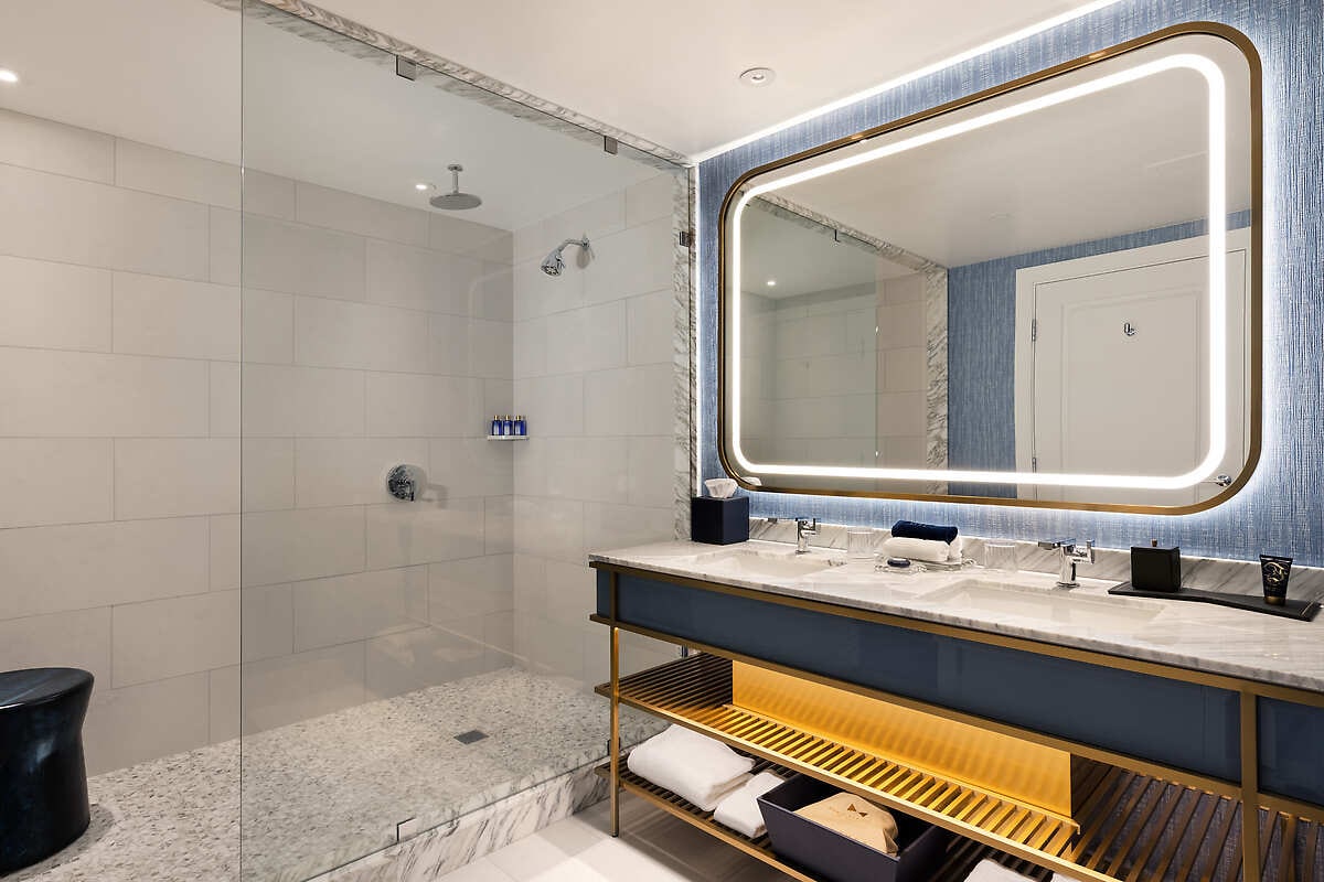 découvrez les nuits de luxe à fontainebleau las vegas, où élégance et divertissement se rencontrent pour une expérience inoubliable au cœur du strip.