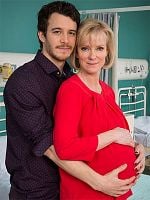 découvrez luke thompson, l'étoile montante du cinéma, dans son rôle captivant de benedict.